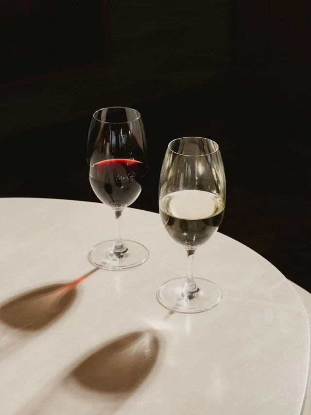 Nights at Me-Gal are made for savouring. Let the night unfold slowly as the harbour glows.